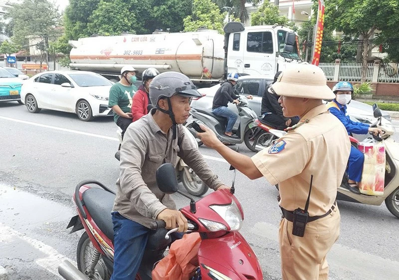 CSGT Tp. Hà Nội: Kiểm tra nhiều nhưng chỉ có 1 trường hợp vi phạm là tín hiệu mừng