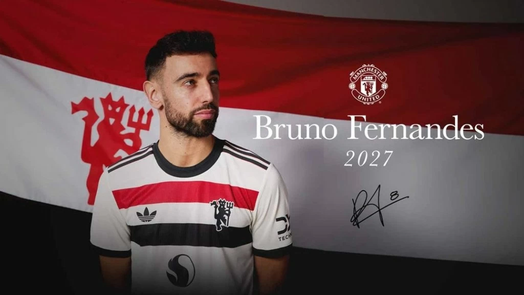 Đội trưởng Bruno Fernandes rạng rỡ ký hợp đồng mới với MU