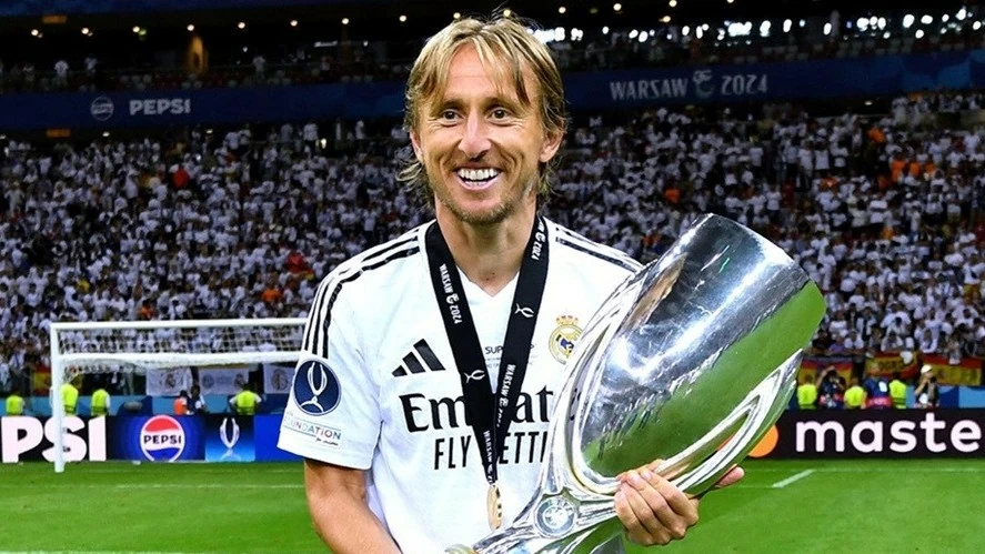 Vô địch Siêu cup châu Âu 2024, tiền vệ Modric và HLV Ancelotti trở thành ông hoàng danh hiệu