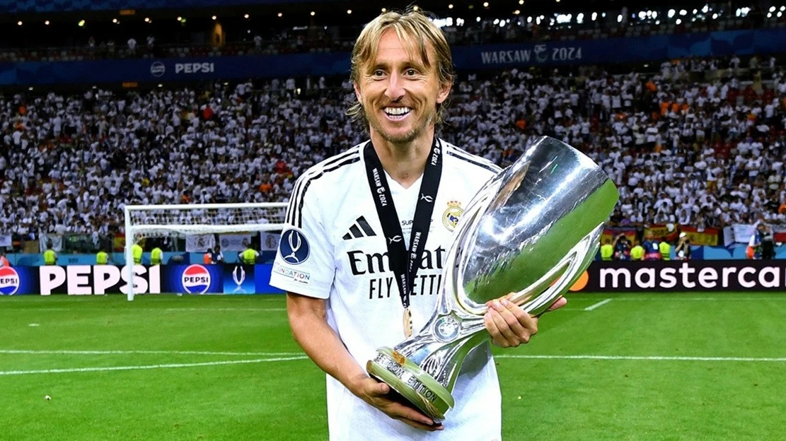 Real Madrid vô địch Siêu cup châu Âu 2024, tiền vệ Modric và HLV Ancelotti trở thành ông hoàng danh hiệu