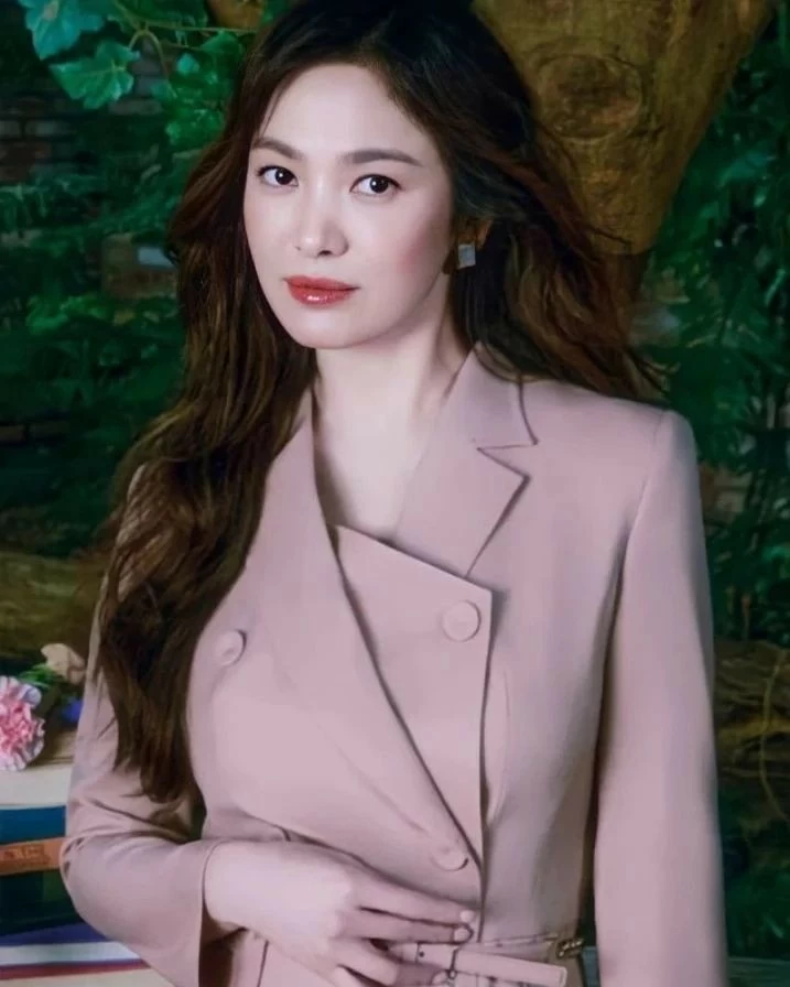 Nhan sắc khác lạ của Song Hye Kyo