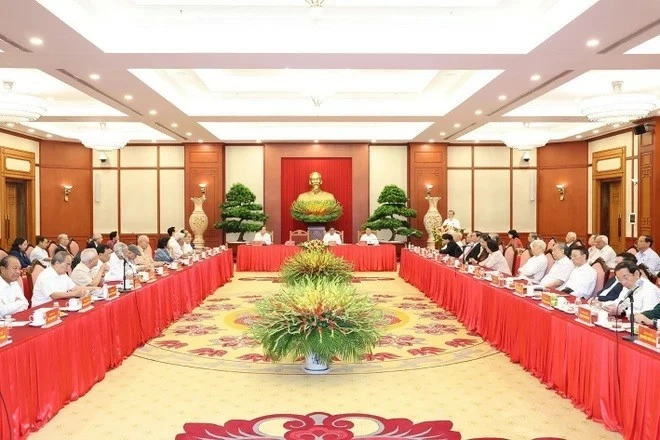 Party General Secretary, President To Lam chairs gathering with incumbent, former Party and State officials