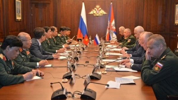 Vietnam, Russia Defence Ministers hold talks on defence cooperation