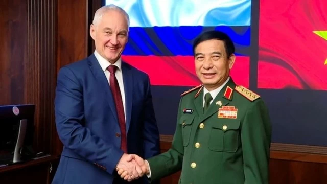 Vietnam, Russia Defence Ministers hold talks on defence cooperation