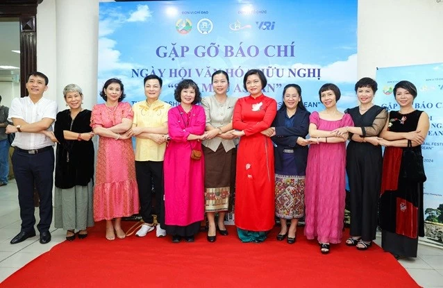 Ngày hội văn hóa hữu nghị sắc màu ASEAN