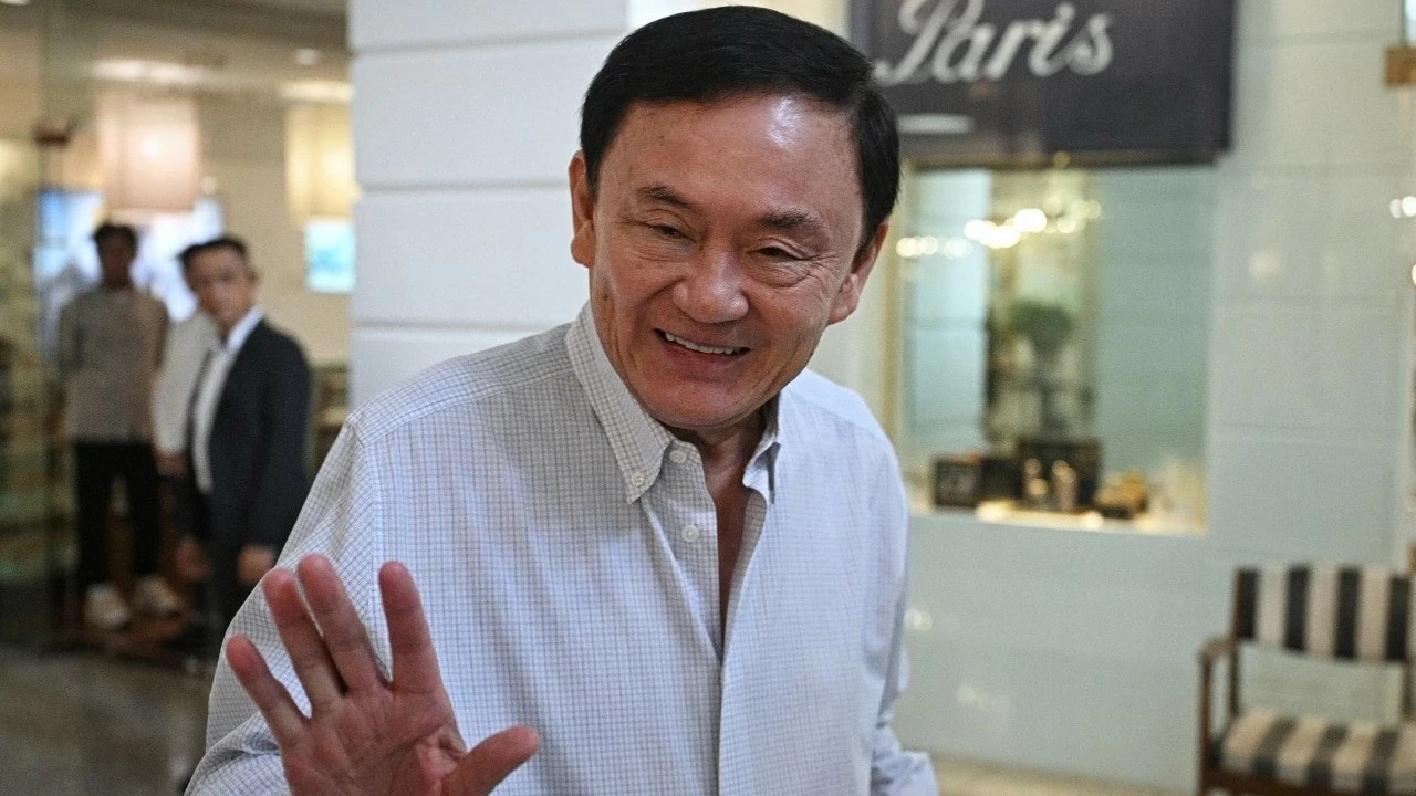 Cựu Thủ tướng Thái Lan Thaksin được ân xá hoàng gia sau khi con gái trở thành người đứng đầu chính phủ