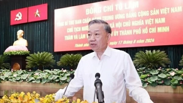 Top leader urges HCM City to grow rapidly, sustainably