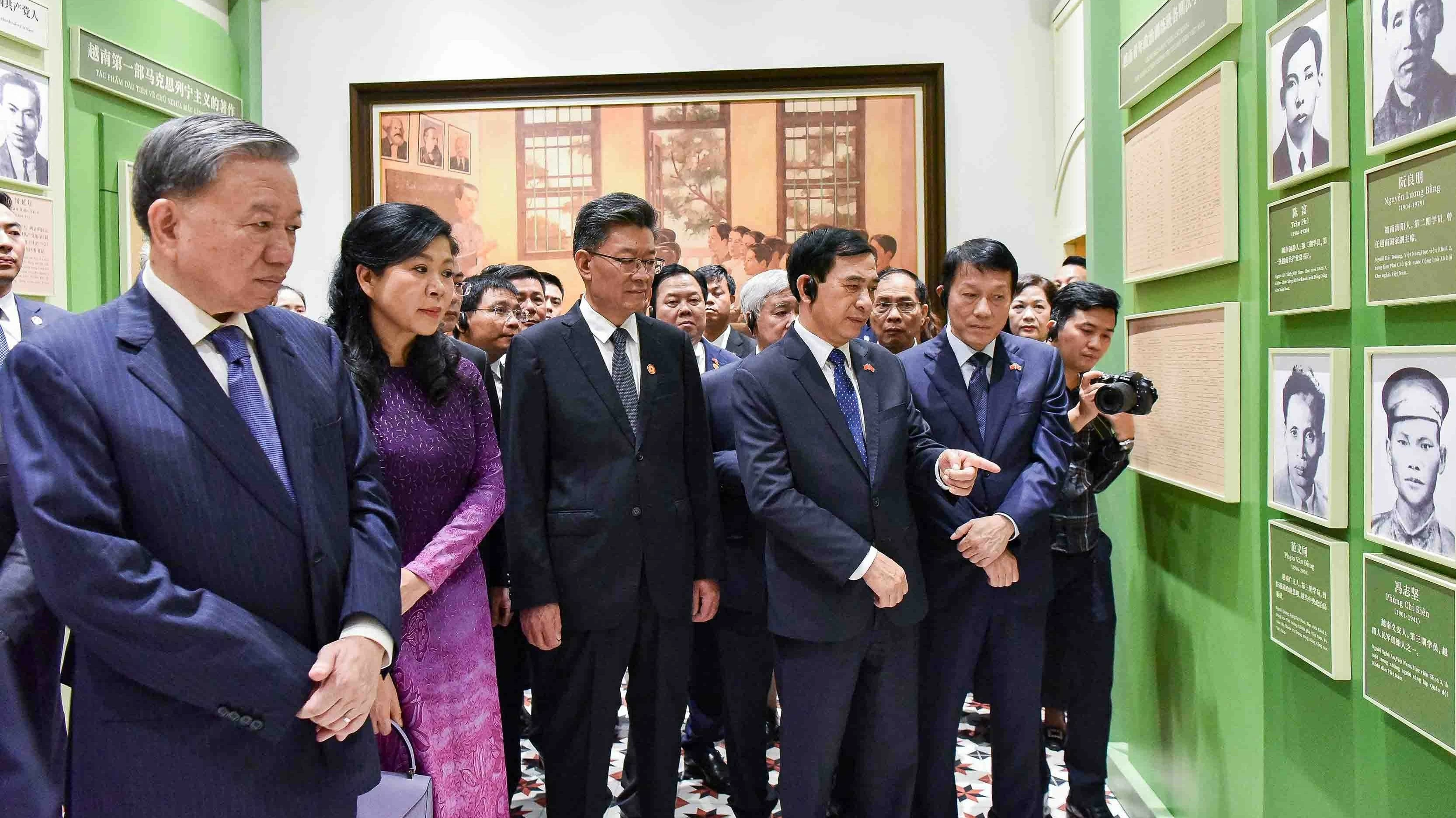 Tổng Bí thư, Chủ tịch nước Tô Lâm và Phu nhân dâng hoa tại mộ liệt sĩ Phạm Hồng Thái, thăm Di tích trụ sở Hội Việt Nam Cách mạng Thanh niên