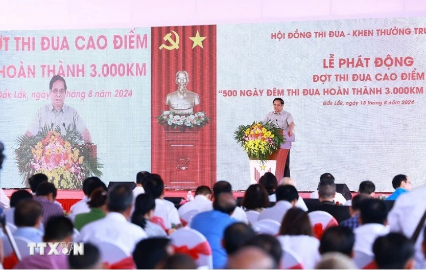 Thủ tướng Phạm Minh Chính phát động đợt thi đua cao điểm '500 ngày đêm thi đua hoàn thành 3.000km đường bộ cao tốc.' (Ảnh: Dương Giang/TTXVN)