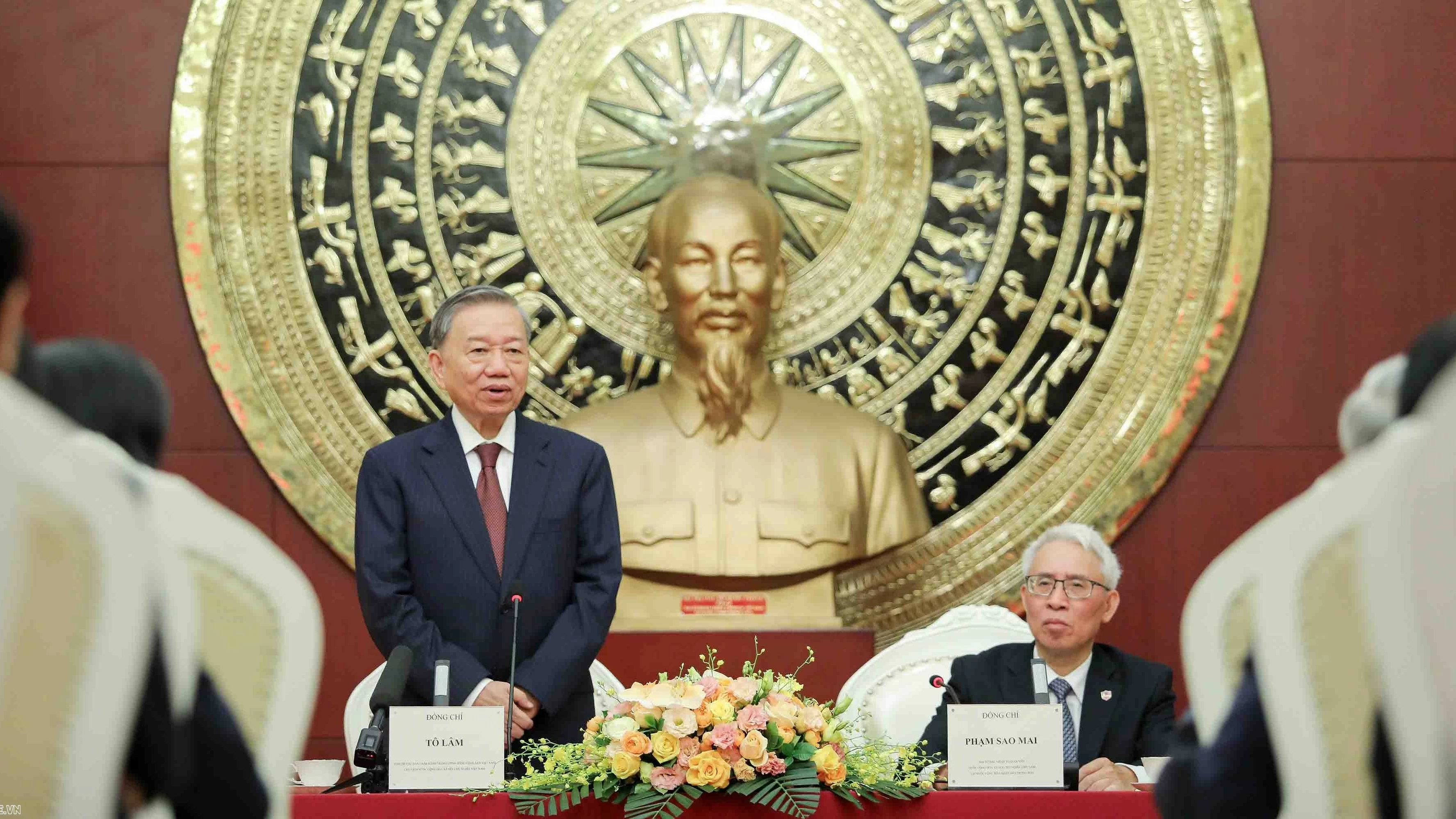 Tổng Bí thư, Chủ tịch nước Tô Lâm thăm Đại sứ quán, gặp gỡ cộng đồng người Việt Nam tại Trung Quốc