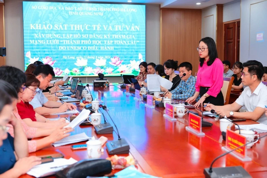 Đoàn công tác làm việc với Lãnh đạo TP. Hạ Long Đoàn công tác làm việc với Lãnh đạo TP. Hạ Long