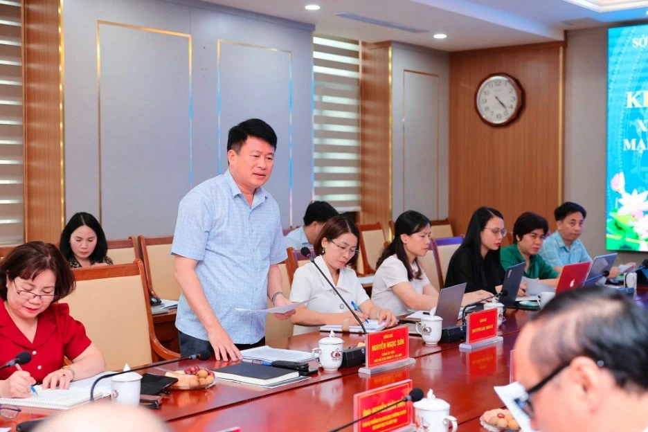 Phó Chủ tịch UBND thành phố Hạ Long Nguyễn Ngọc Sơn phát biểu tại Hội nghị tham vấn Thành phố học tập. Phó Chủ tịch UBND thành phố Hạ Long Nguyễn Ngọc Sơn phát biểu tại Hội nghị tham vấn Thành phố học tập.