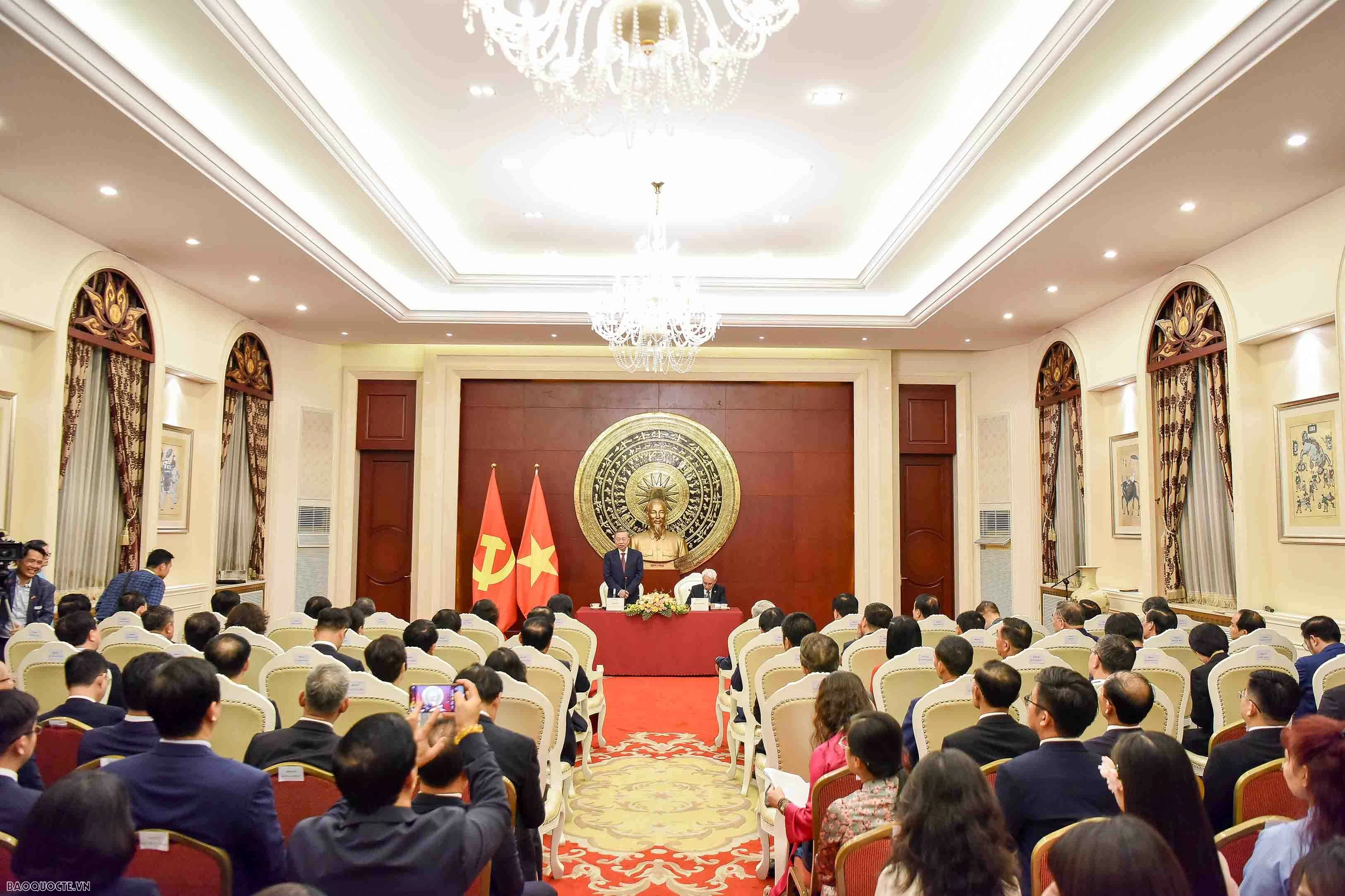 General Secretary, President To Lam visits Vietnamese Embassy, meets with overseas Vietnamese in Beijing