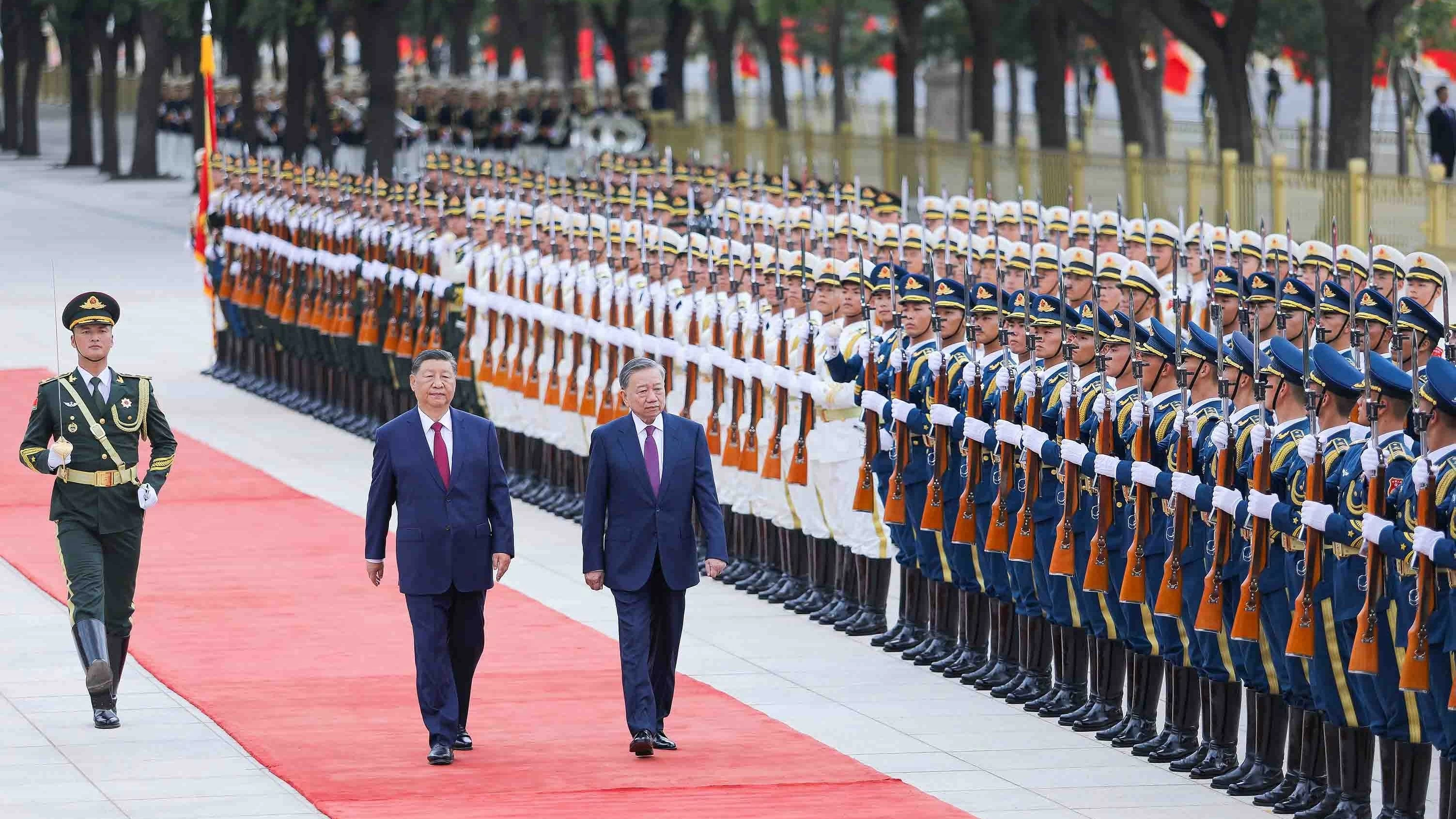 Welcome ceremony with 21-gun salute held for General Secretary, President To Lam on state visit to China