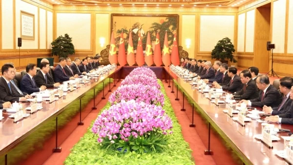 Vietnam, China top leaders hold talks in Beijing