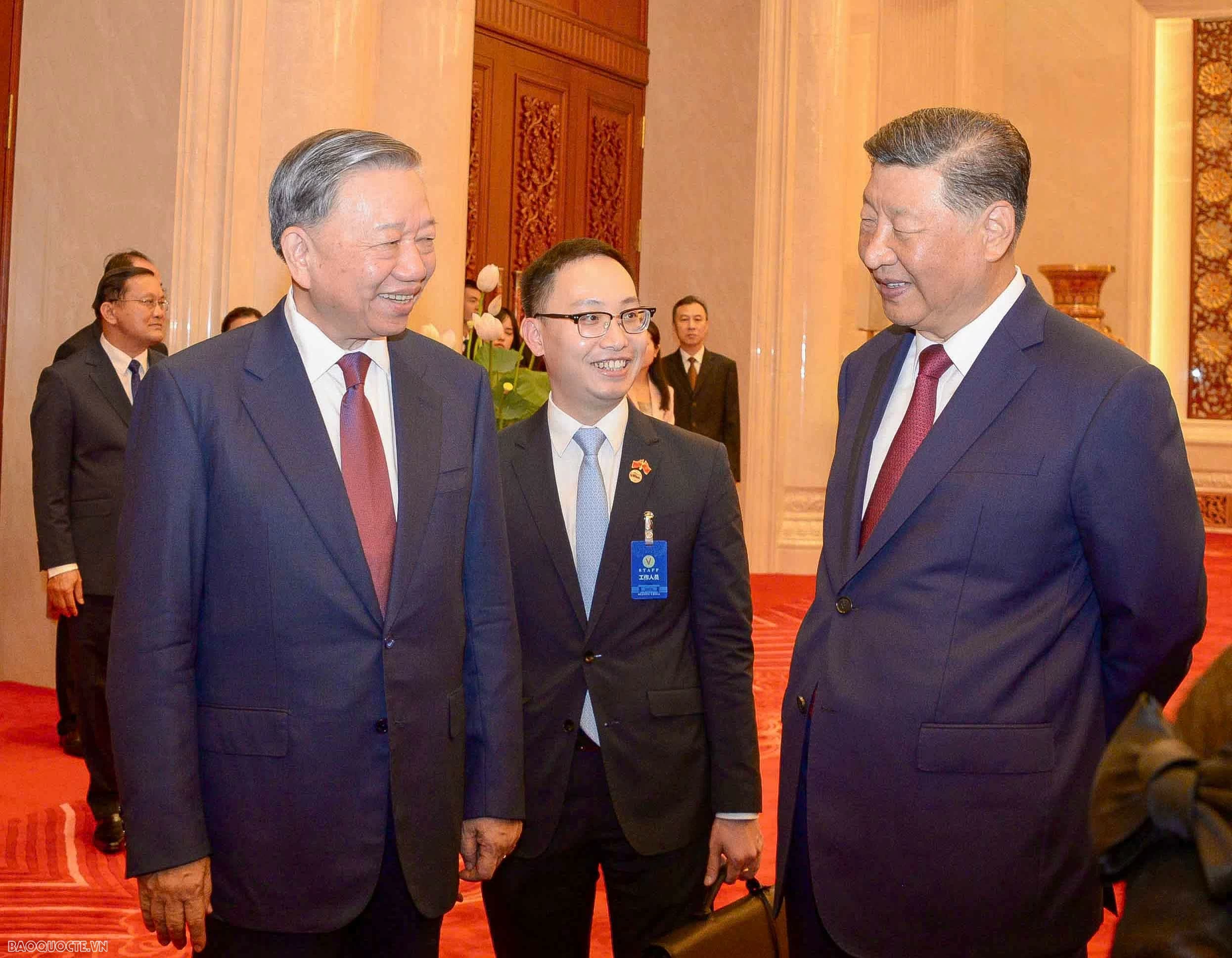 Vietnam, China top leaders hold talks in Beijing