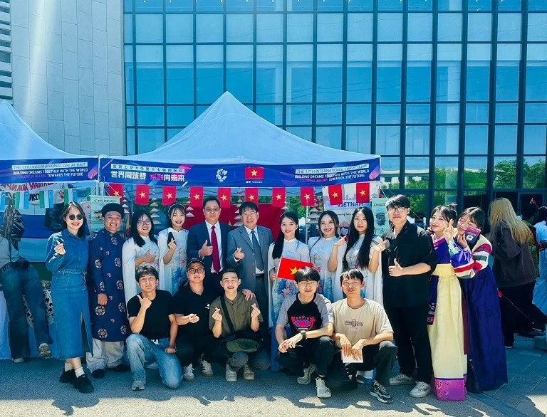 Lưu học sinh Việt Nam: Đến Trung Quốc như mở ra một cánh cửa mới Lưu học sinh Việt Nam: Đến Trung Quốc như mở ra một cánh cửa mới