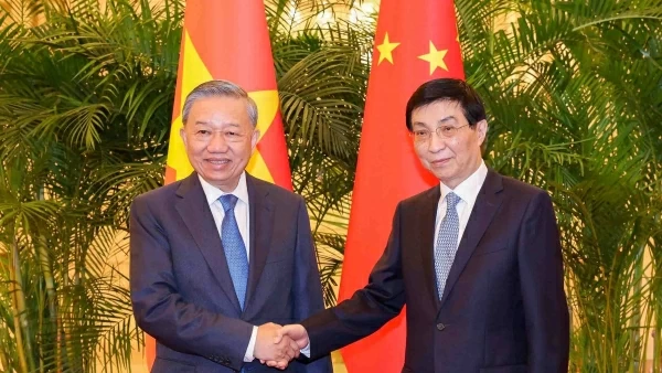 General Secretary, President To Lam meets Chinese Front leader Wang Huning