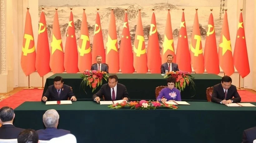 Vietnam, China sign MOU to promote cooperation in social, livelihood fields