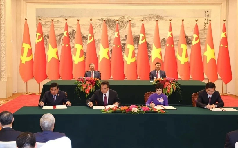 Vietnam, China signe MOU to promote cooperation in social, livelihood fields