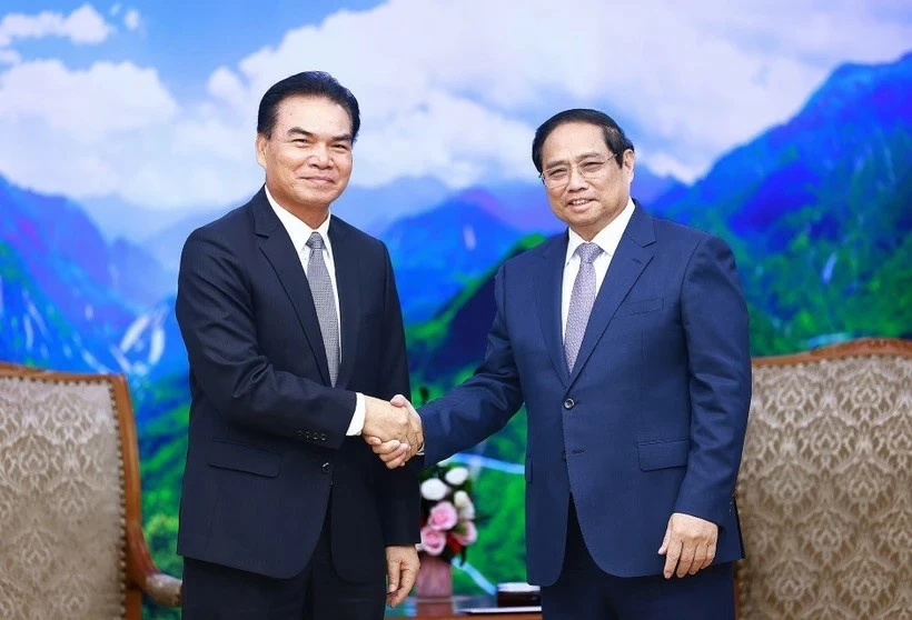 PM receives Lao Minister of Planning and Investment Phet Phomphiphak in Hanoi