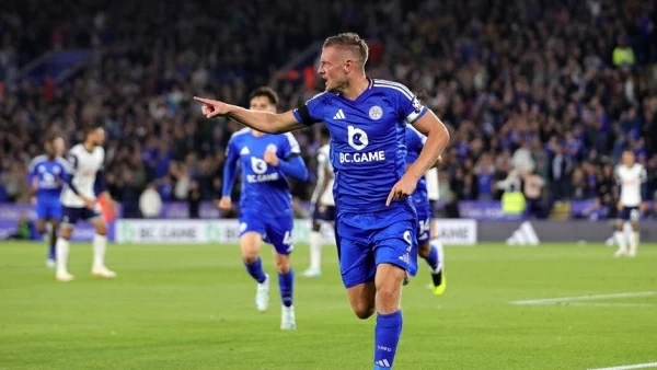 Xé lưới Tottenham, tiền đạo Vardy viết tiếp kỷ lục ghi bàn ở Ngoại hạng Anh