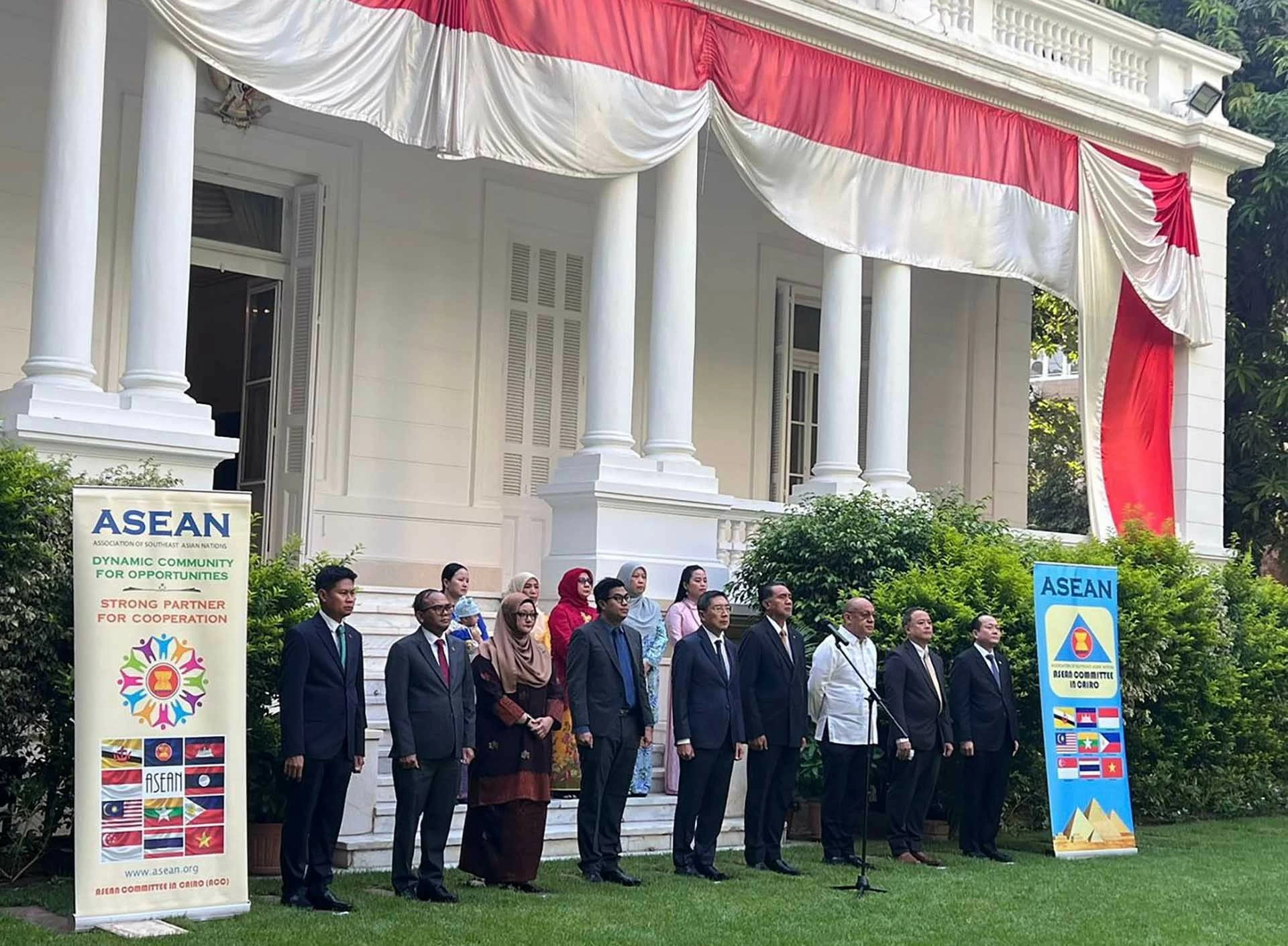 Trang nghiêm Lễ thượng cờ ASEAN tại Cairo Trang nghiêm Lễ thượng cờ ASEAN tại Cairo