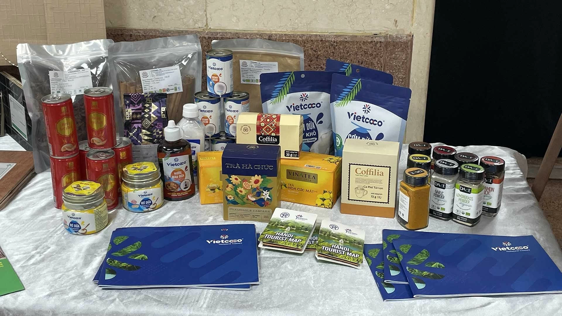 G&oacute;c trưng b&agrave;y sản phẩm Halal Việt Nam tại Đại sứ qu&aacute;n để c&aacute;c doanh nghiệp Ai Cập quan t&acirc;m c&oacute; thể trực tiếp kiểm tra chất lượng. (Nguồn: Đại sứ qu&aacute;n Việt Nam tại Ai Cập)