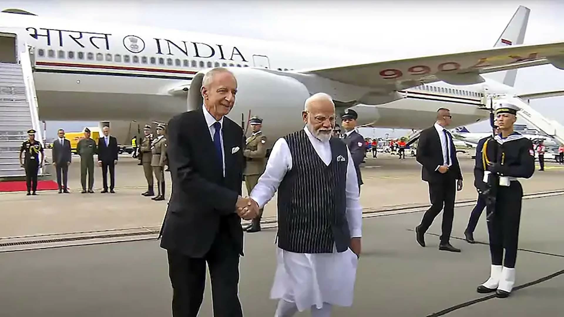 Thủ tướng Ấn Độ Narendra Modi đến thủ đô Warsaw, Ba Lan, ngày 21/8.(Nguồn: PTI)