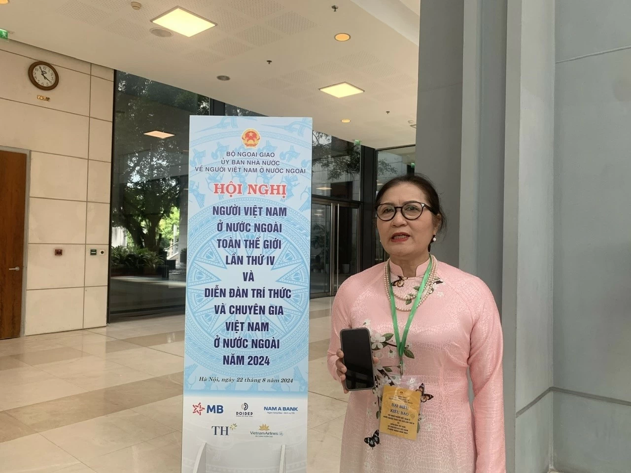 Niềm vui sum họp tại ‘Hội nghị Diên Hồng’ của kiều bào Niềm vui sum họp tại ‘Hội nghị Diên Hồng’ của kiều bào