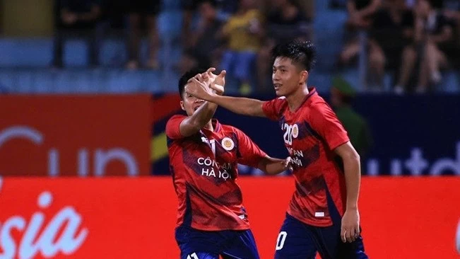 Phan Văn Đức góp công, CLB Công an Hà Nội thắng 2-1 Buriram United