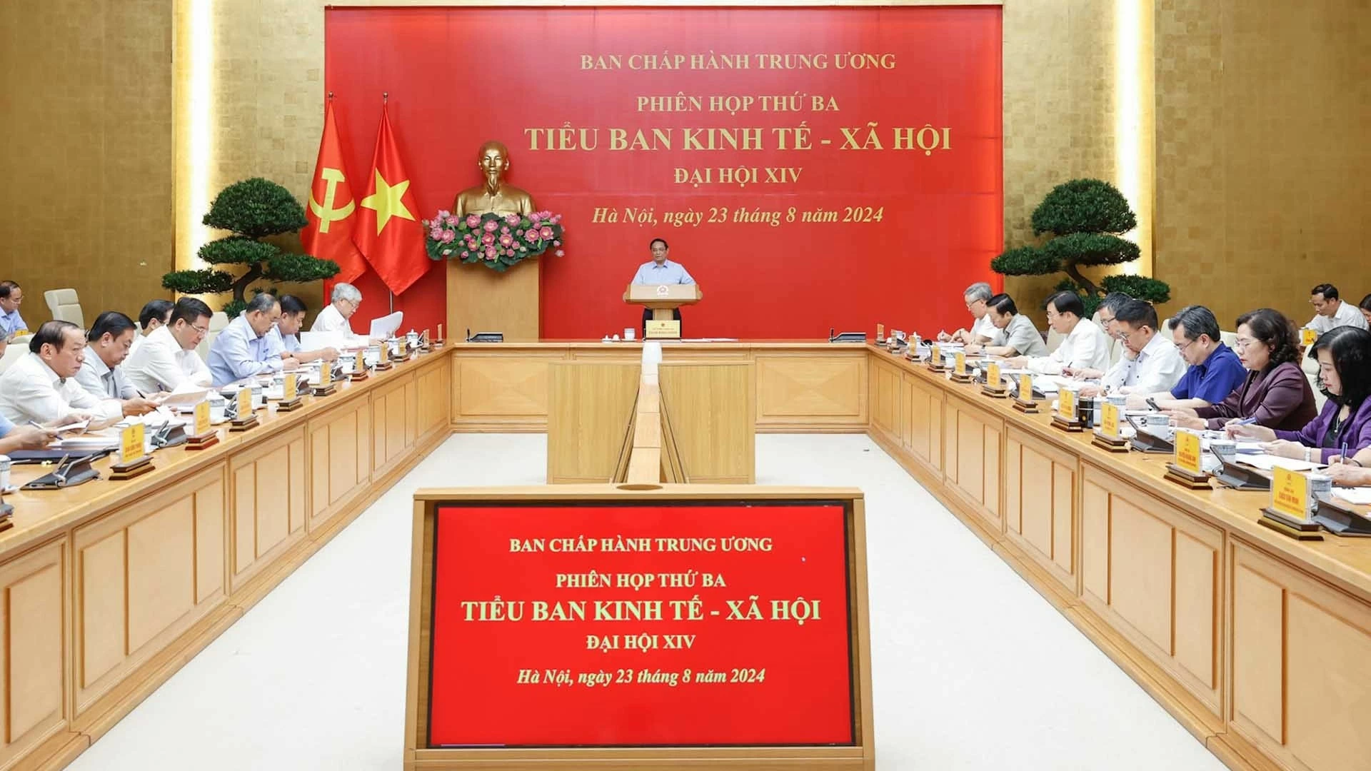 Thủ tướng chủ trì phiên họp thứ ba Tiểu ban Kinh tế-xã hội Đại hội XIV của Đảng