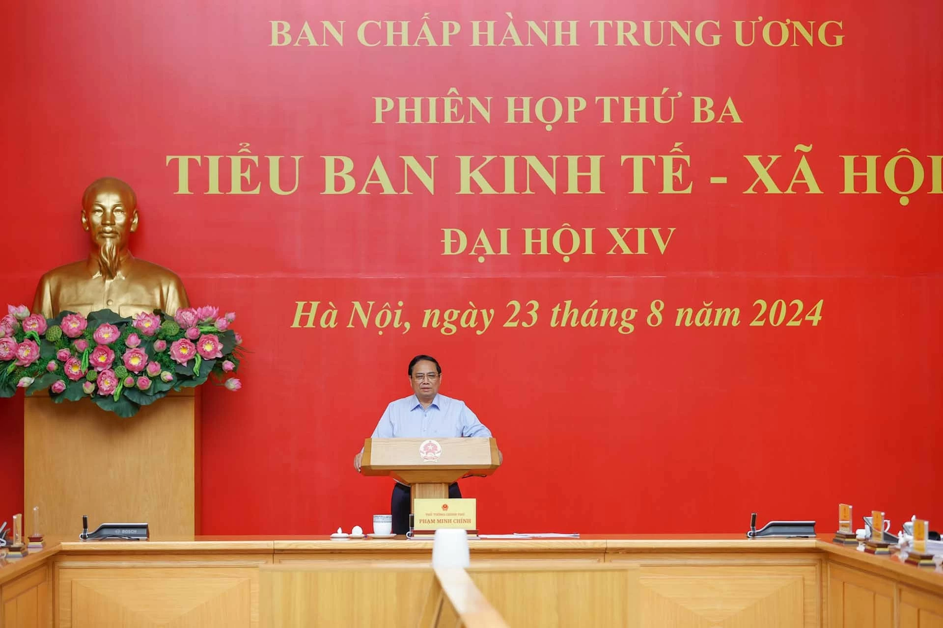 Thủ tướng chủ trì phiên họp thứ ba Tiểu ban Kinh tế-xã hội Đại hội XIV của Đảng