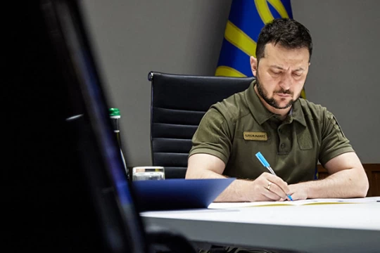 Tổng thống Ukraine ký luật hỗ trợ quân nhân Tổng thống Ukraine ký luật hỗ trợ quân nhân