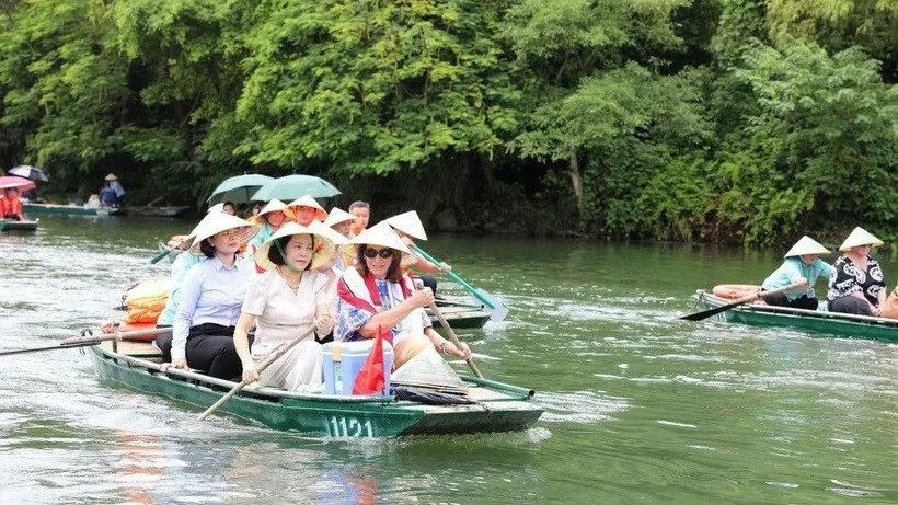 Australian Senate President visits Trang An ecotourism site in Ninh Binh