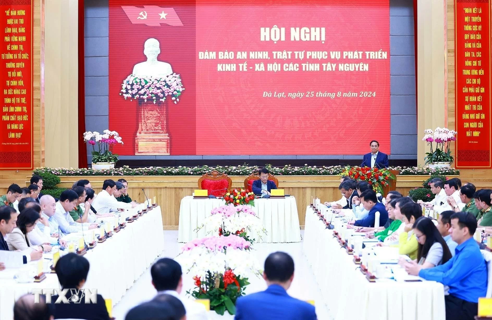 Thủ tướng Phạm Minh Chính: Muốn giữ vững an ninh-trật tự, người dân phải có cuộc sống ấm no