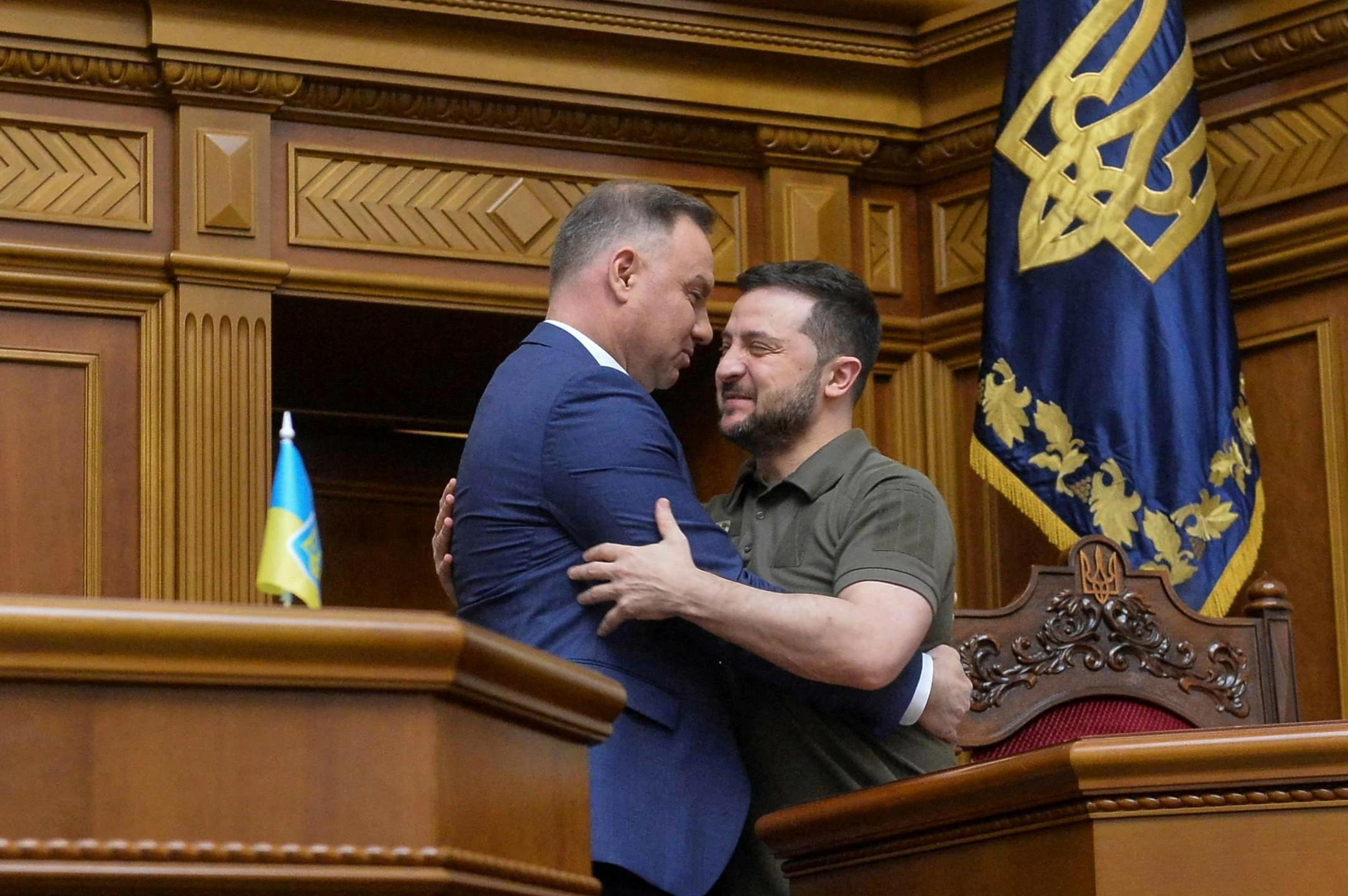 Tổng thống Ba Lan Andrzej Duda (trái) và Tổng thống Ukraine Volodymyr Zelensky tại Kyiv ngày 22.5