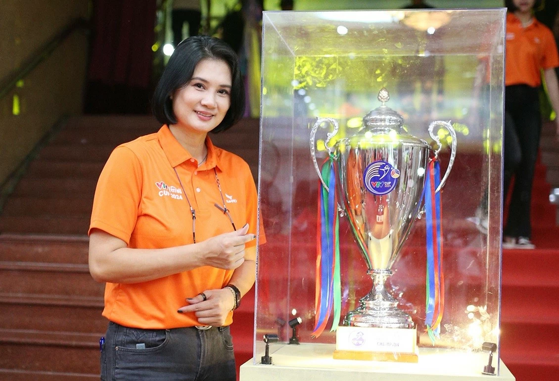 Tài năng và xinh đẹp, Kim Huệ chính là Hoa khôi đầu tiên của VTV Cup năm 2004. Ngoài ra, cựu tay đập Bộ Thông tin (nay là Binh chủng Thông tin) cũng nhận hai giải Hoa khôi quốc tế khác.