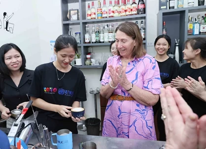 Australia Senate President Sue Lines visits Bac Ninh humanitarian vocational training centre