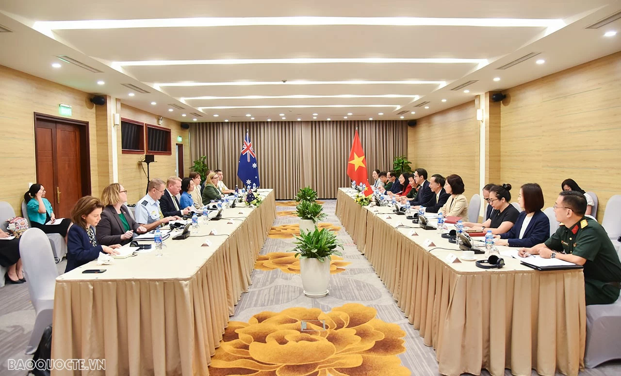 Deputy FM Do Hung Viet, Australian counterpart co-chair 9th diplomacy-defence dialogue in Hanoi