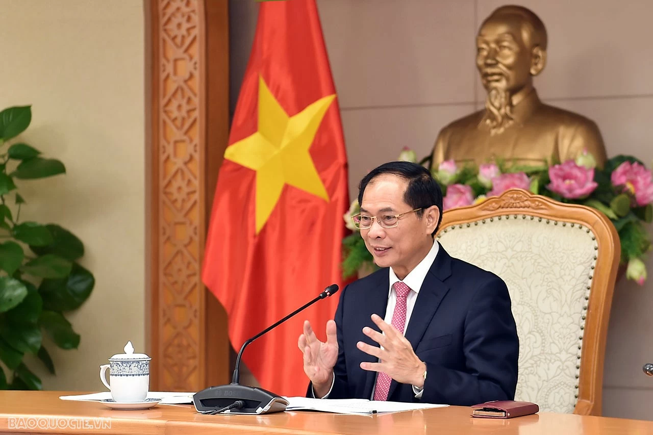 Sáng ngày 27/8, tại Văn phòng Chính phủ, Phó Thủ tướng, Bộ trưởng Ngoại giao Bùi Thanh Sơn đã điện đàm trực tuyến với Phó Thủ tướng, Bộ trưởng Ngoại giao Lào Saleumxay Kommasith. (Ảnh: Hải Minh) Sáng ngày 27/8, tại Văn phòng Chính phủ, Phó Thủ tướng, Bộ trưởng Ngoại giao Bùi Thanh Sơn đã điện đàm trực tuyến với Phó Thủ tướng, Bộ trưởng Ngoại giao Lào Saleumxay Kommasith. (Ảnh: Hải Minh)