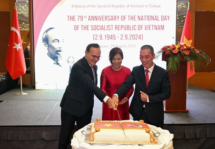 Đại sứ quán Việt Nam tại Thổ Nhĩ Kỳ tổ chức lễ kỷ niệm 79 năm Quốc khánh Đại sứ quán Việt Nam tại Thổ Nhĩ Kỳ tổ chức lễ kỷ niệm 79 năm Quốc khánh