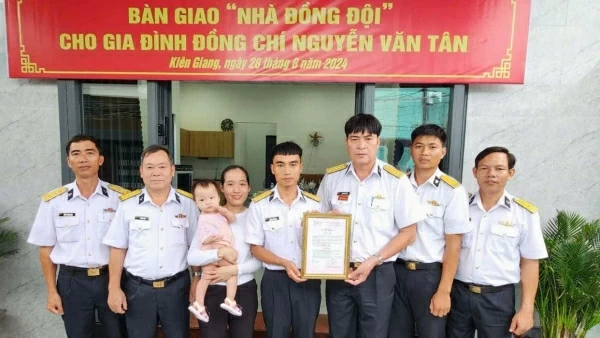 Bộ Tư lệnh Vùng 5 Hải quân bàn giao 'Nhà đồng đội'