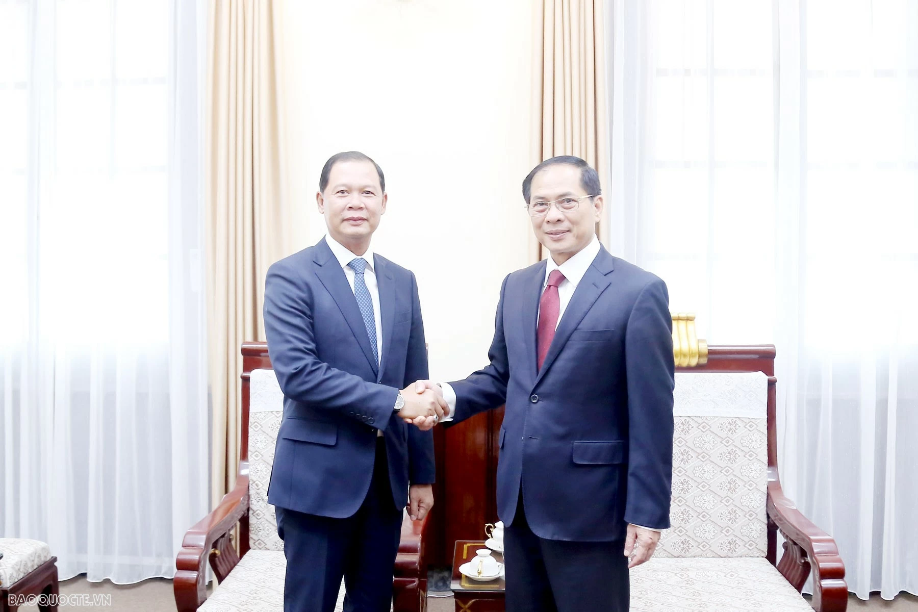 Deputy PM Bui Thanh Son welcomes Lao Deputy Foreign Minister