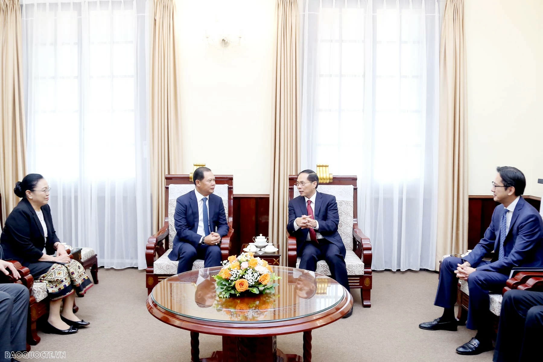 Deputy PM Bui Thanh Son welcomes Lao Deputy Foreign Minister