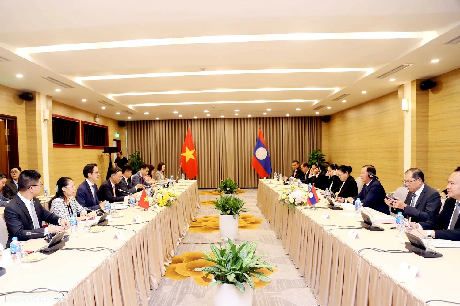 Deputy PM Bui Thanh Son welcomes Lao Deputy Foreign Minister