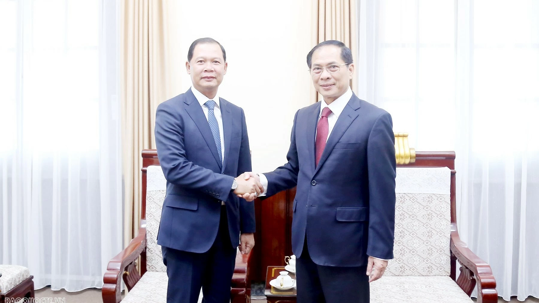 Deputy PM Bui Thanh Son welcomes Lao Deputy Foreign Minister