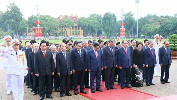 Leaders pay tribute to President Ho Chi Minh, martyrs on National Day