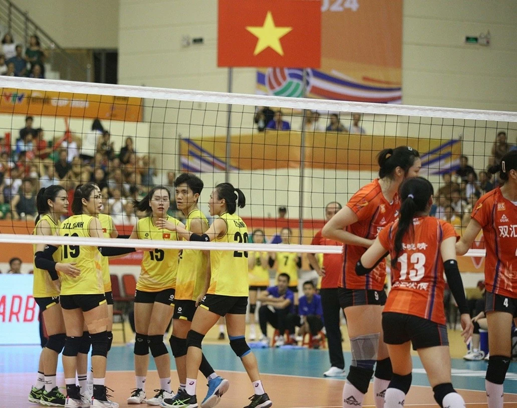 Đội tuyển bóng chuyền nữ Việt Nam và CLB Expressway tranh vé chung kết VTV Cup 2024 Đội tuyển bóng chuyền nữ Việt Nam và CLB Expressway tranh vé chung kết VTV Cup 2024