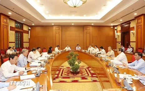 Top leader chairs Politburo's meeting to discuss important documents